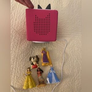 Ultimate Tonie bundle with box and figures!